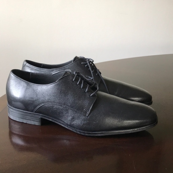 Cole Haan textured Black leather 10.5M lace up cap toe derby shoes